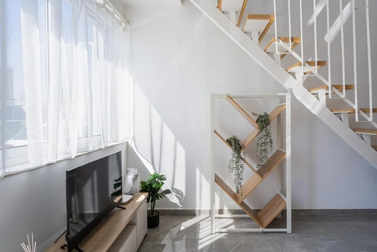 Tangerine Modern 1-Br Apartment In ラルナカ