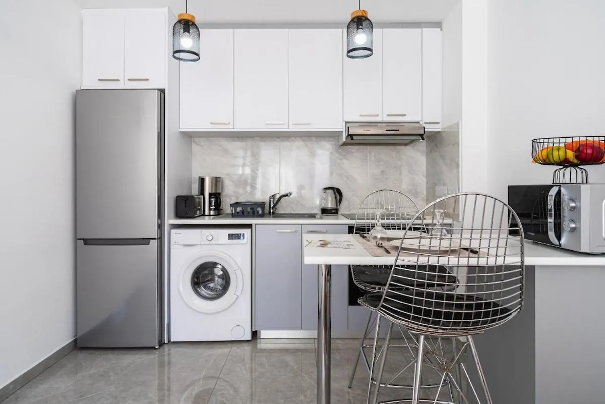 Tangerine Modern 1-Br Apartment In Larnaca Cipro
